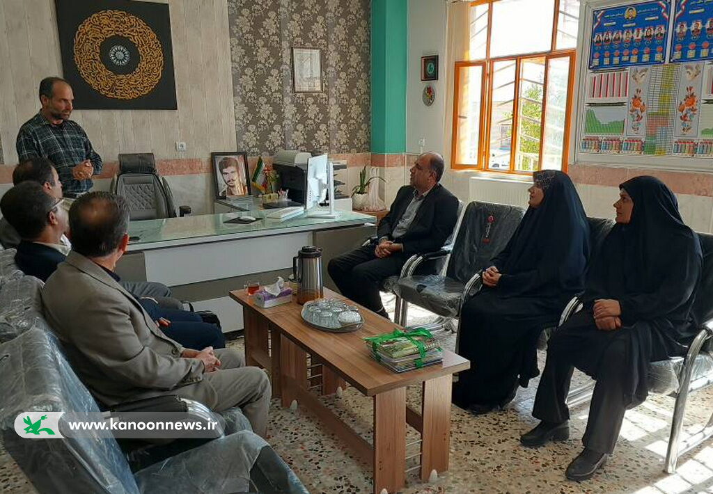 1365826-1 اهدای کتاب به مدارس چندپایه منطقه بوشکان