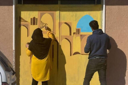 دومین رویداد هنری طراحی و نقاشی روی درب در روستای بیابانک سرخه