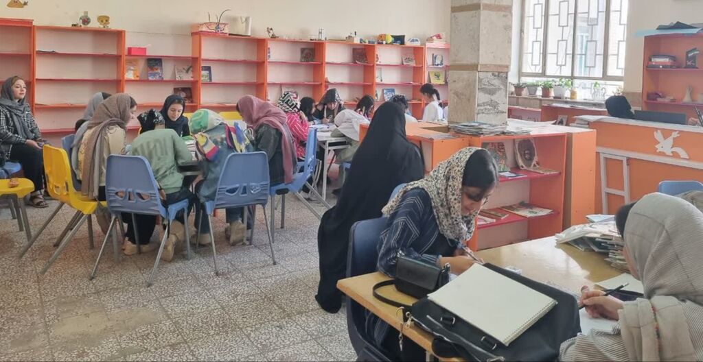 1365872-1 مسابقه نقاشی با موضوع استکبارستیزی در مرکز سرپلذهاب