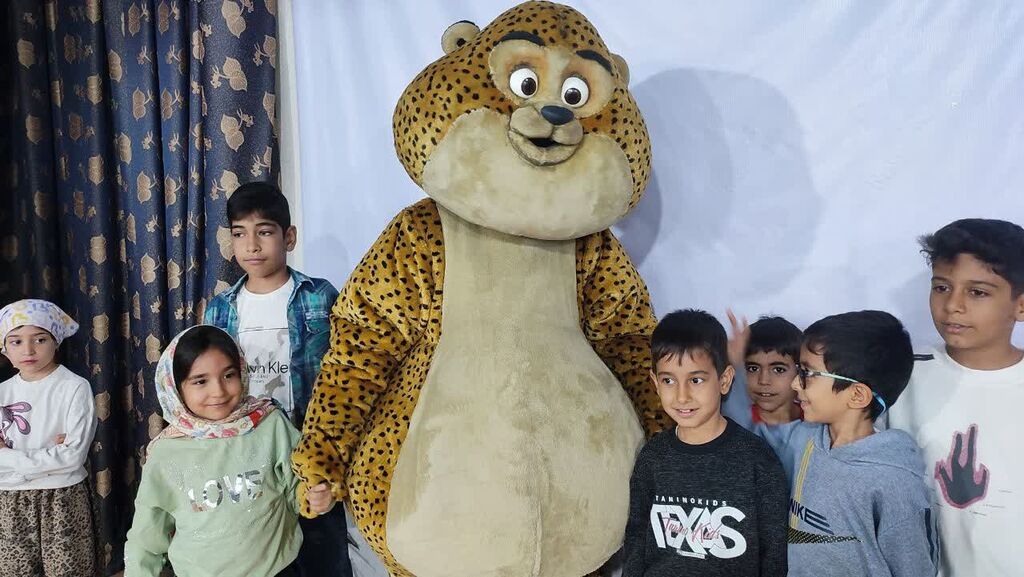 1365888-1 "یوز" میهمان خانوادههای کنگاور شد