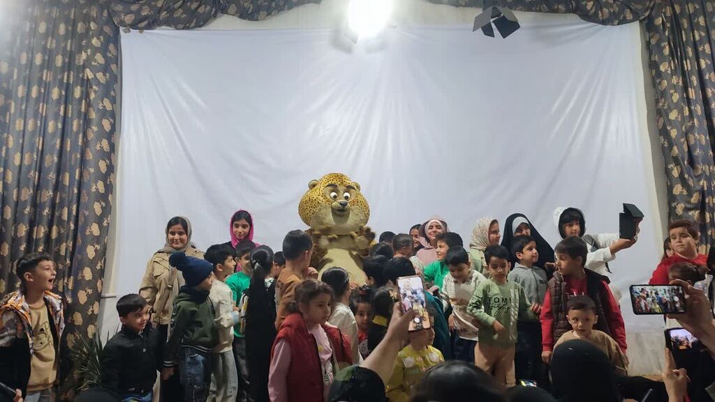 1365890-1 "یوز" میهمان خانوادههای کنگاور شد