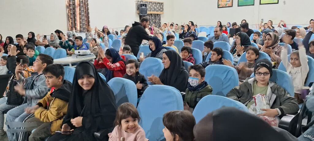 1365892-1 "یوز" میهمان خانوادههای کنگاور شد