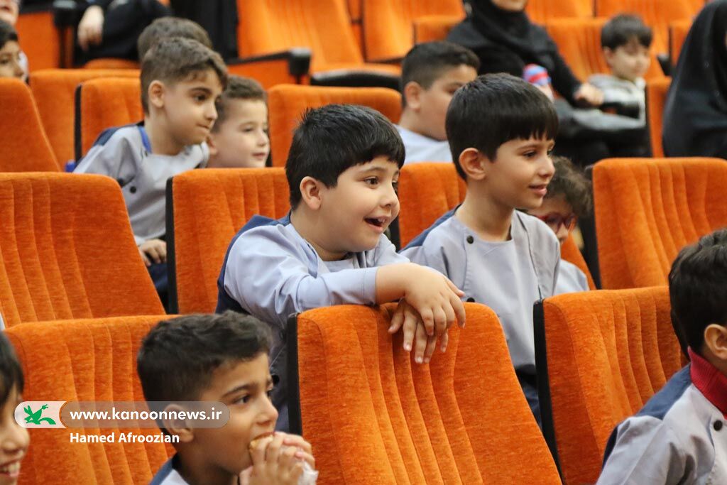 1365941-1 دو نمایش کانون مهمان کودکان مازندرانی است