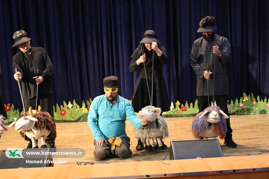 1365946-1 دو نمایش کانون مهمان کودکان مازندرانی است