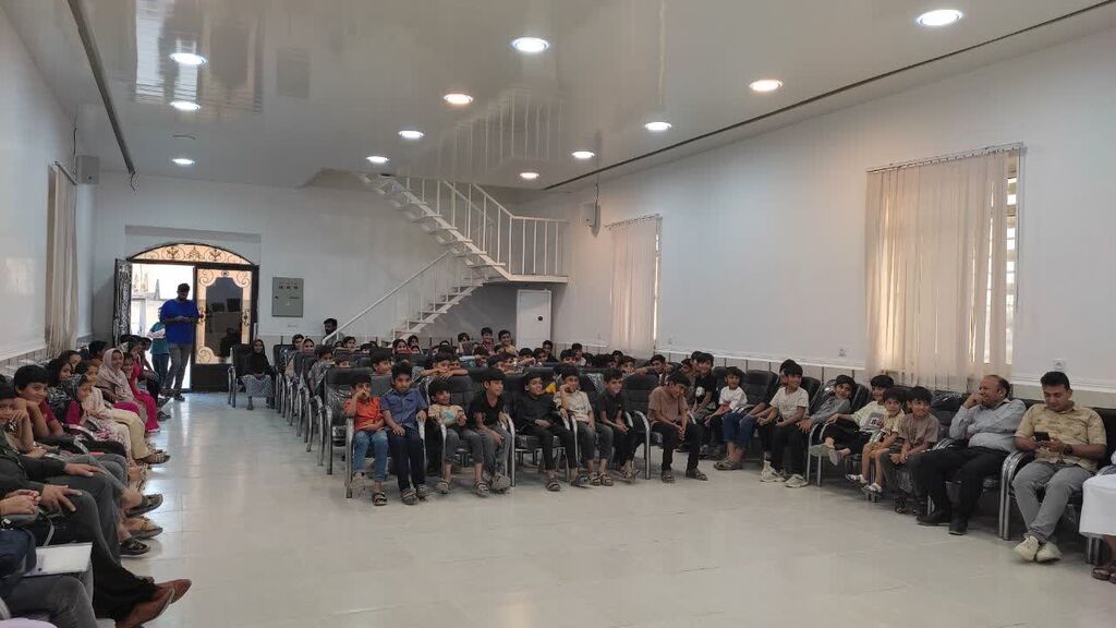 1365969-1 درخشش امید و نشاط در دل کودکان و نوجوانان با حضور «پیک امید» در کتابخانه دژگان