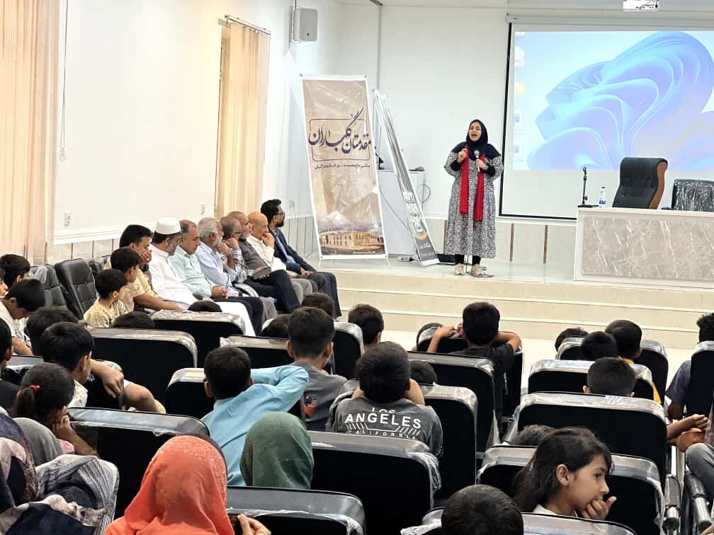 1365970-1 درخشش امید و نشاط در دل کودکان و نوجوانان با حضور «پیک امید» در کتابخانه دژگان