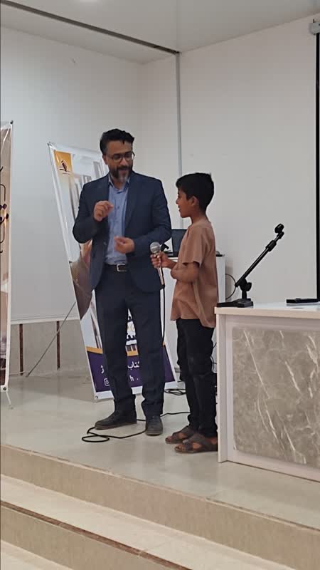 1365973-1 درخشش امید و نشاط در دل کودکان و نوجوانان با حضور «پیک امید» در کتابخانه دژگان