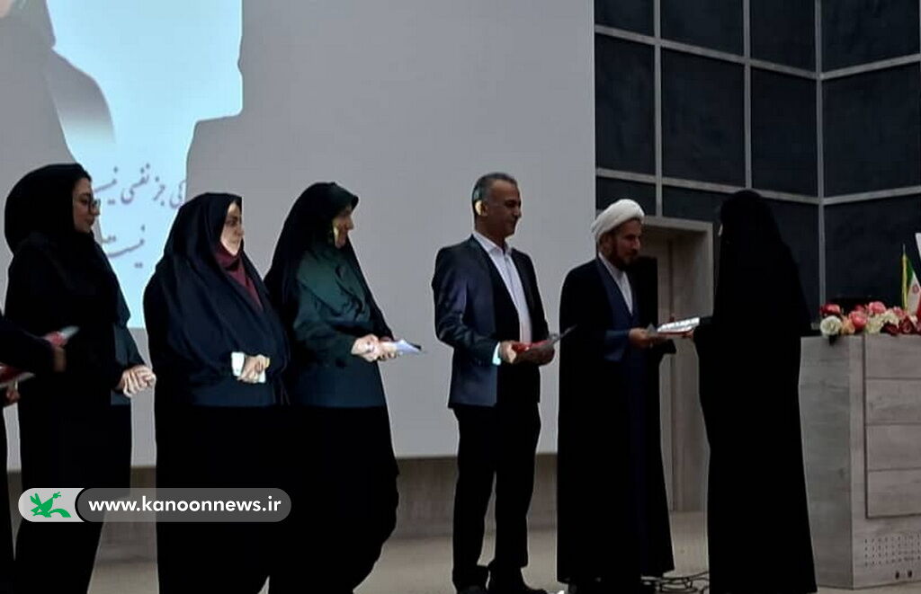 1366151-1 برگزاری "محفل ادبی دردانه ادب" در عالیشهر