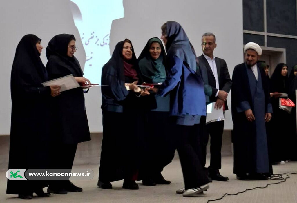 1366153-1 برگزاری "محفل ادبی دردانه ادب" در عالیشهر