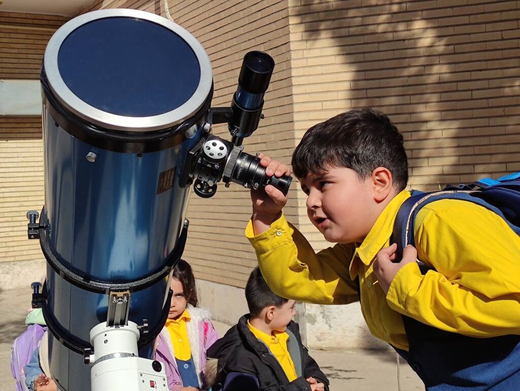 1366162-1 مرکز شماره 3 کانون تبریز میزبان نوباوه های موسسه گلدستار