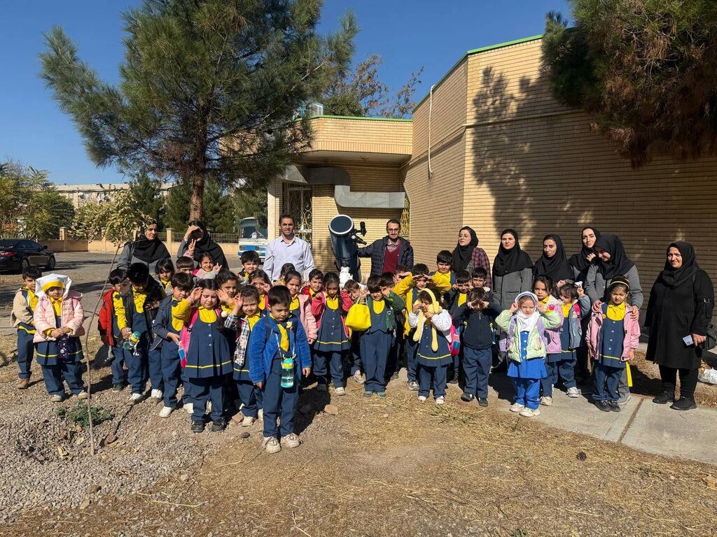 1366163-1 مرکز شماره 3 کانون تبریز میزبان نوباوه های موسسه گلدستار