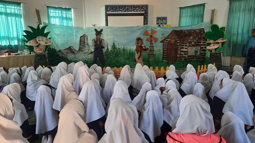 1366172 دو نمایش کانون مهمان کودکان مازندرانی است