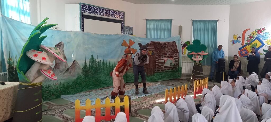 1366174-1 نمایش عروسکی «ونوش و کوهستان» با استقبال دانشآموزان در تنکابن اجرا شد