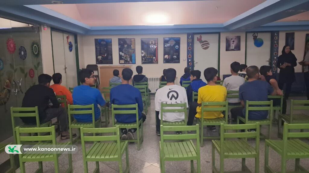 1366187-1 کودکان مرکز «ثمینتاب» زنجان در شبی نجومی به تماشای ماه نشستند