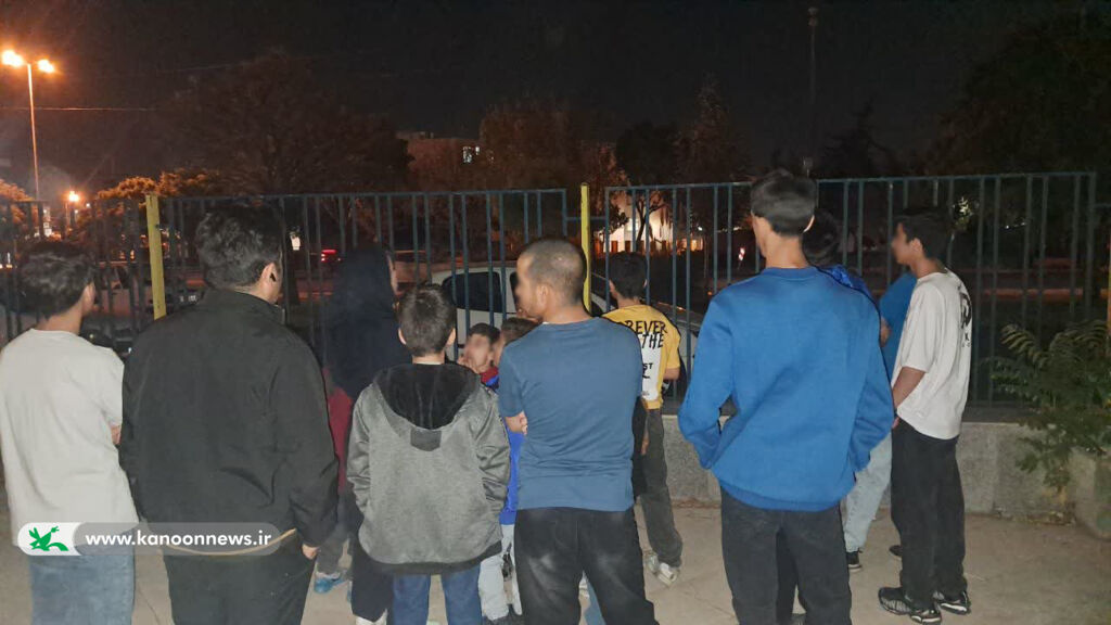 1366191-1 کودکان مرکز «ثمینتاب» زنجان در شبی نجومی به تماشای ماه نشستند