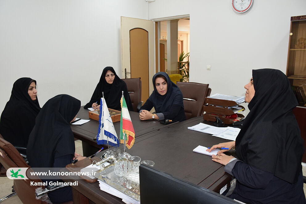 1366394-1 جلسه هماندیشی توسعه آموزش قصهگویی درکانون لرستان برگزار شد