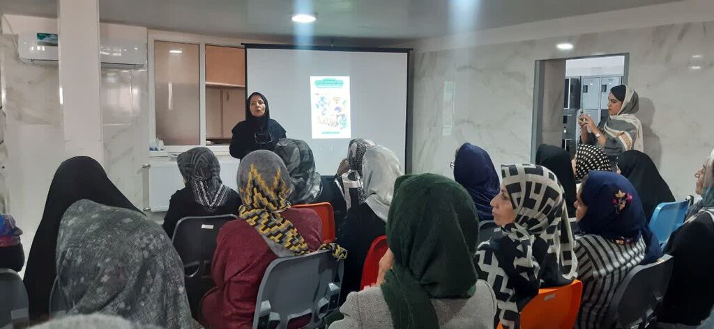 1366717-1 کانون همدان قصهگویی را به خانه سالمندان برد