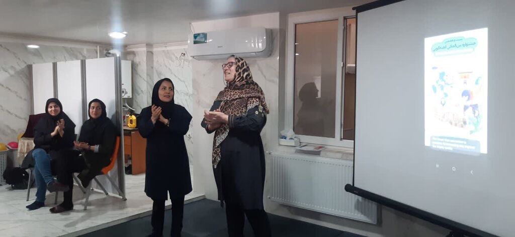 1366720-1 کانون همدان قصهگویی را به خانه سالمندان برد