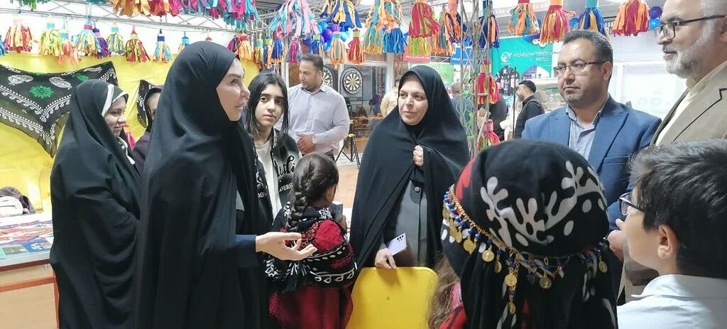 1366769-1 غرفه کانون کرمانشاه در نمایشگاه سراسری صنایع دستی و هنرهای سنتی استان