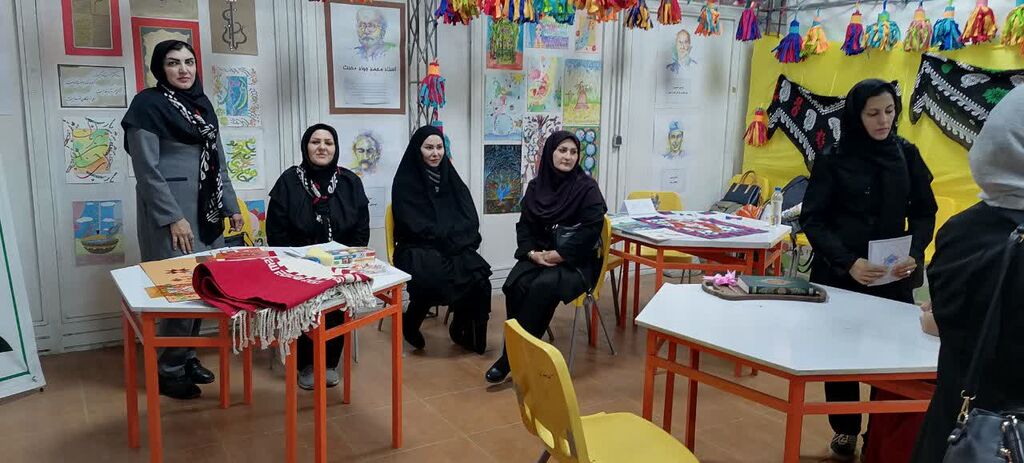 1366771-1 غرفه کانون کرمانشاه در نمایشگاه سراسری صنایع دستی و هنرهای سنتی استان