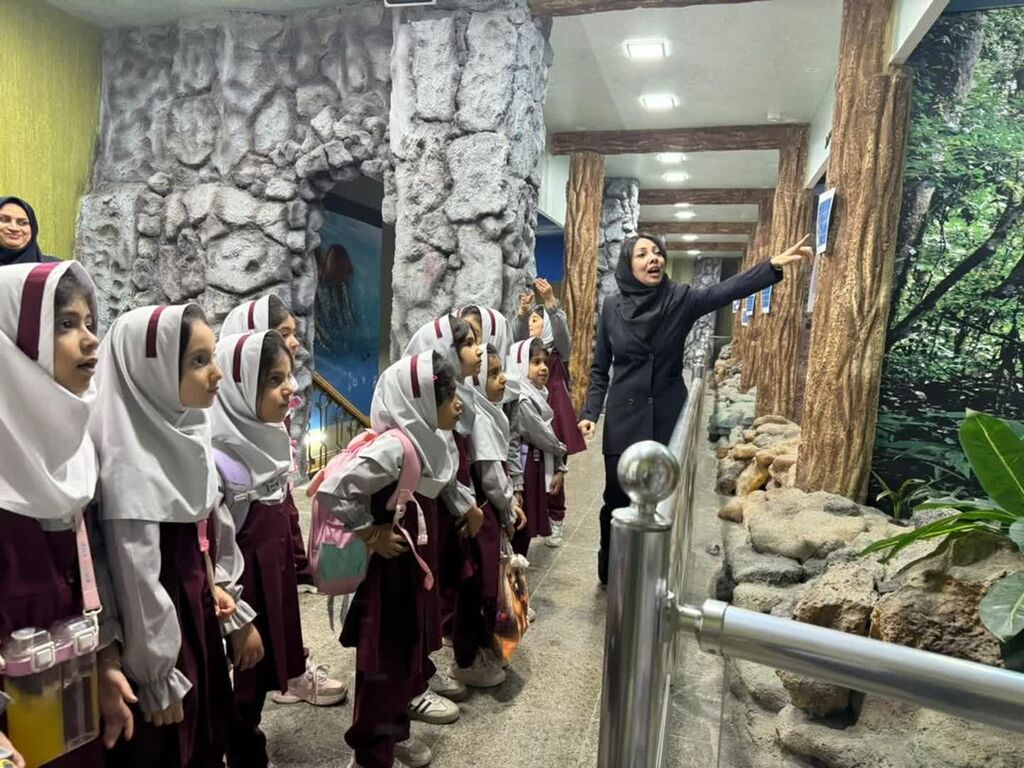 1366827-1 آغاز دور جدید بازدیدهای علمی ، فرهنگی از مرکز علوم و فناوری های نوین ایران (قطب جنوب )