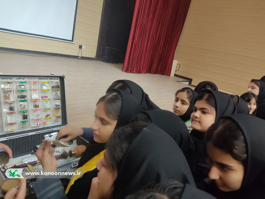 1366867-1 برگزاری کارگاه آموزشی آسیبهای اجتماعی وفضای مجازی درمرکز گناوه