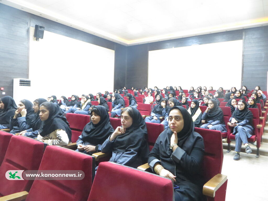 1366869-1 برگزاری کارگاه آموزشی آسیبهای اجتماعی وفضای مجازی درمرکز گناوه