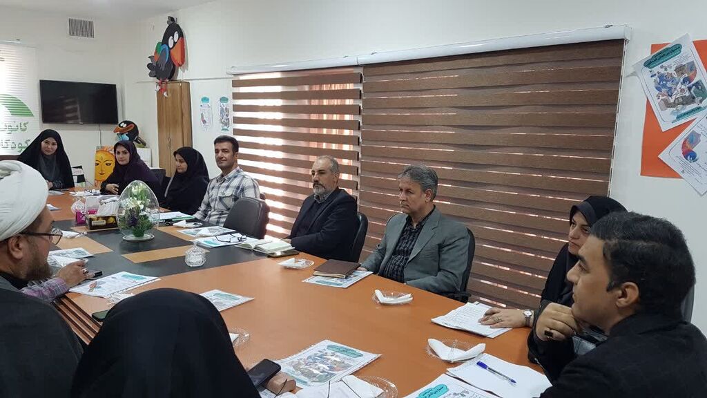 1366907-1 نشست توجیهی و همافزایی جشنواره بیستو هفتم قصهگویی در کانون کرمانشاه