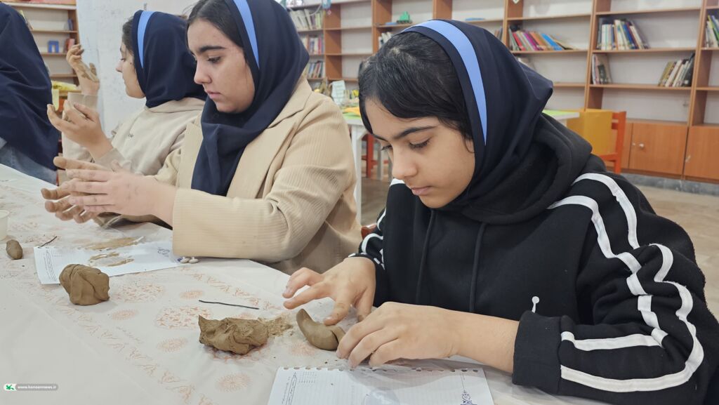 1366911-1 برگزاری کارگاه مهارتی سفال برای دانشآموزان در کانون پرورش فکری کهگیلویه و بویراحمد
