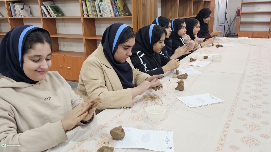 1366914-1 برگزاری کارگاه مهارتی سفال برای دانشآموزان در کانون پرورش فکری کهگیلویه و بویراحمد