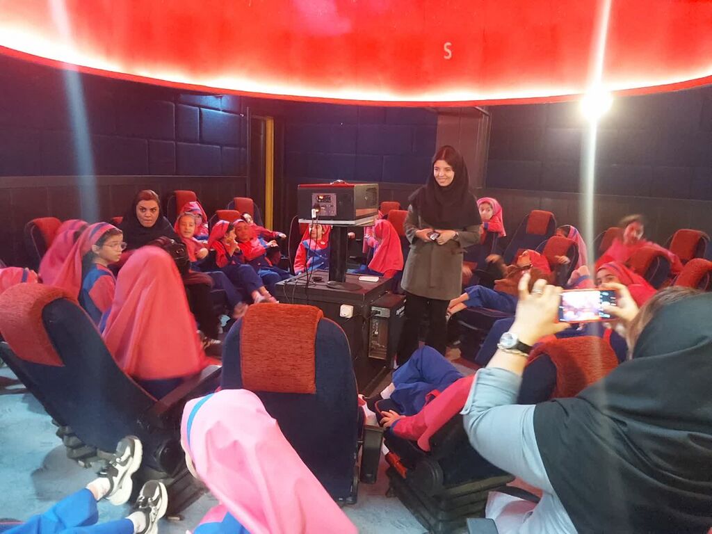 ویژه‌برنامه‌ی روز جهانی علم در مرکز مجتمع کانون کرج