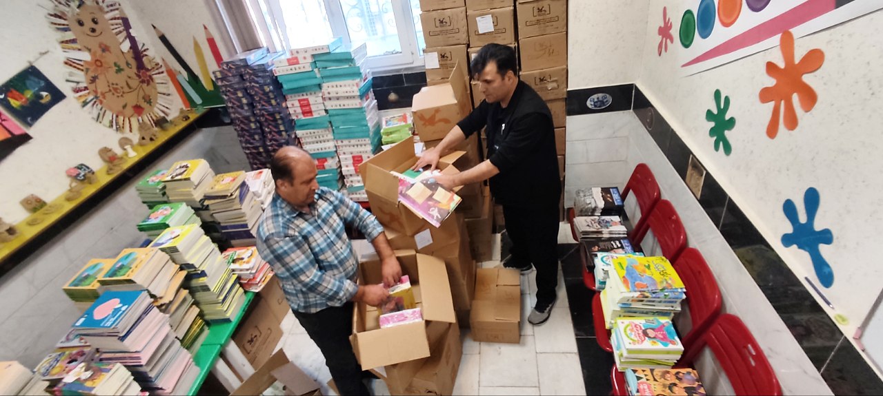 1367149-1 ۶۵۰۰ جلد کتاب کودک آماده توزیع در مراکز کانون پرورش فکری استان مرکزی
