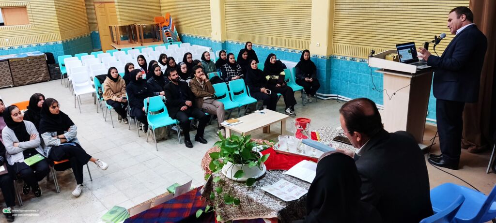 1367188-1 نقد و بررسی کتاب «عشق و رنج و بلوط» در کانون پرورش فکری کودکان و نوجوانان کردستان