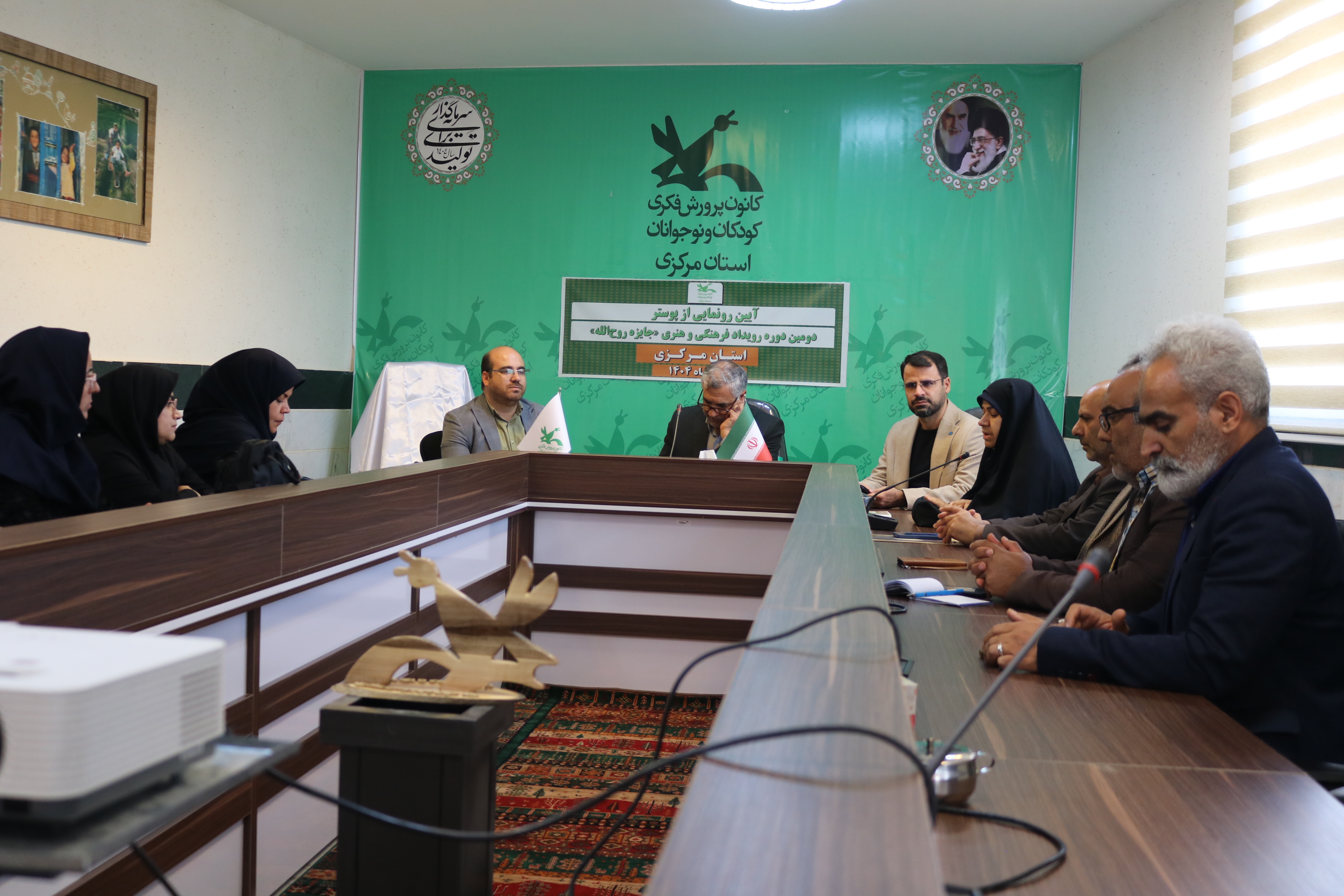 1367526 آغاز به کار دومین دوره جایزه روحالله با رونمایی پوستر