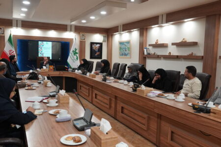 نشست آموزشی «کودکان و نوجوانان واقعه عاشورا و ارتباط آن با وقایع امروز» با حضور محمدرضا سنگری