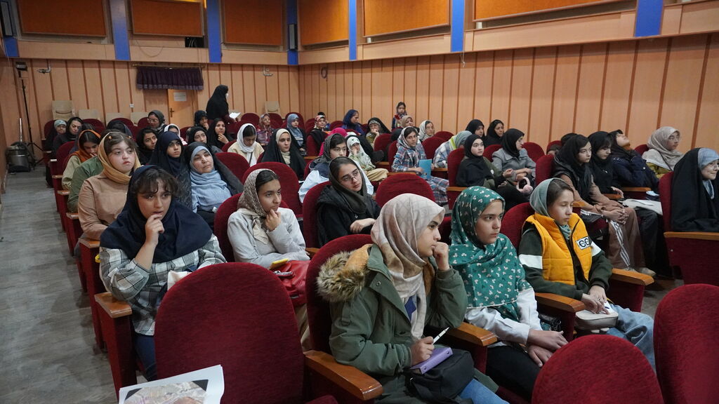 برگزاری نشست ادبی «صد دانه یاقوت» هم‌زمان با هفته کتاب