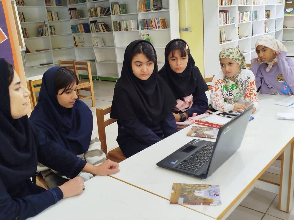 1367724-1 پنجمین نشست استانی «دو پنجره» با نقد کتاب «۱۰ راز آشواریا» برگزار شد