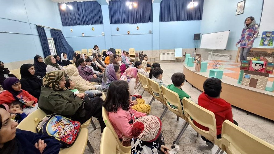 1367885-1 جشن علم و کتاب کانون علوم و فناوریهای نوین اصفهان