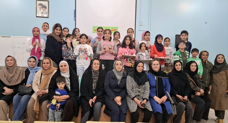 1367887-1 جشن علم و کتاب کانون علوم و فناوریهای نوین اصفهان