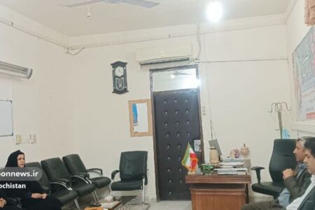 دیدار مربی مسئول مرکز فرهنگی‌هنری هیرمند(سیستان و بلوچستان) با رییس آموزش‌وپرورش به مناسبت هفته کتاب و کتابخوانی