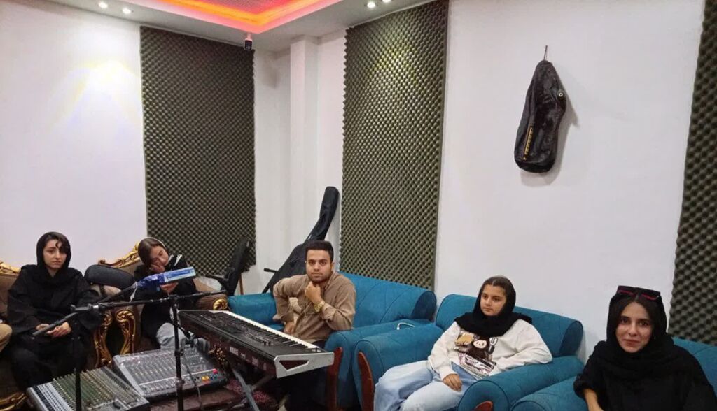 1367967-1 تولید سرود "ولاتم ایران" در مرکز ثلاثباباجانی