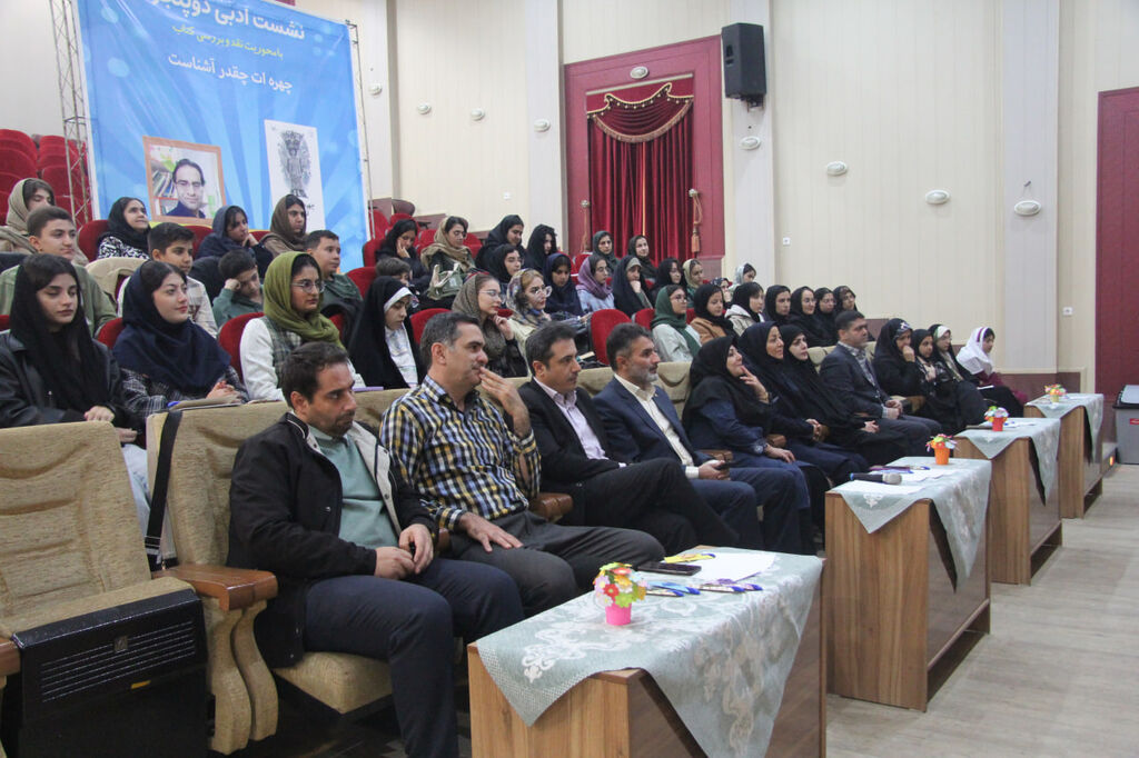 1368067-1 نشست ادبی دوپنجره با حضور اسماعیل اله دادی