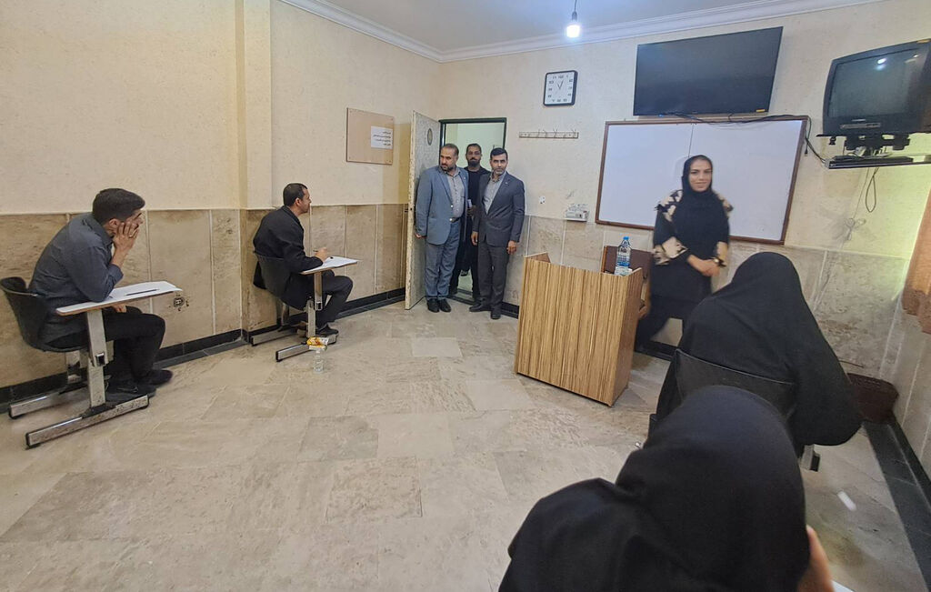 1368095-1 آزمون جذب مدرس کانون زبان در مازندران برگزار شد