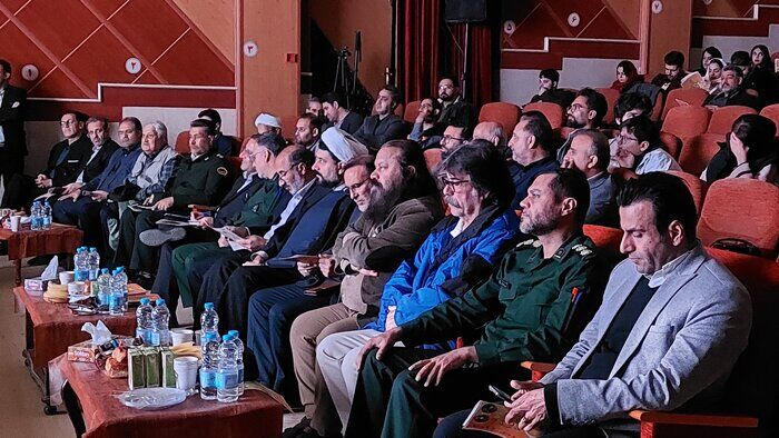 1368112-1 درخشش هنرمندان کانون همدان در جشنواره تئاتر بسیج «سوادیِ عشق»،