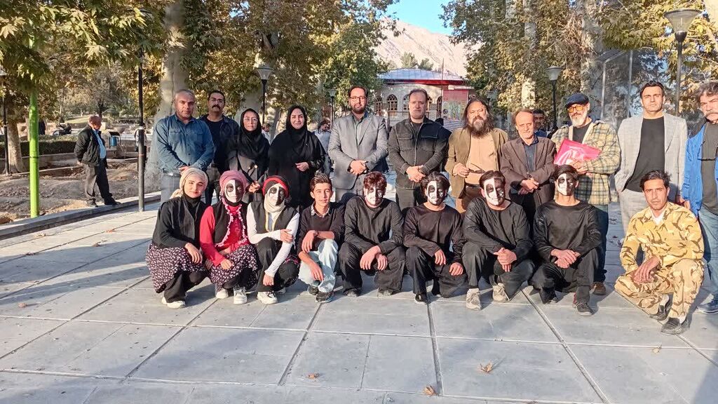 1368114-1 درخشش هنرمندان کانون همدان در جشنواره تئاتر بسیج «سوادیِ عشق»،