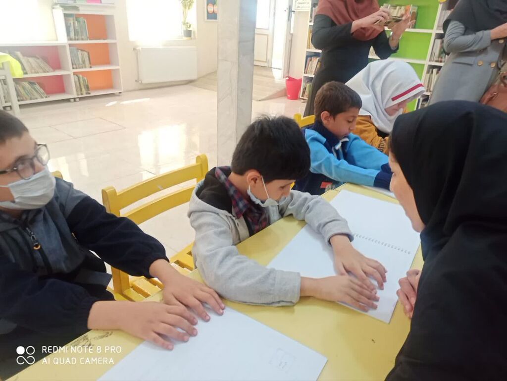 1368132-1 باشگاه کتابخوانی فراگیر کانون همدان مسیری برای شکوفایی کودکان با نیازهای ویژه