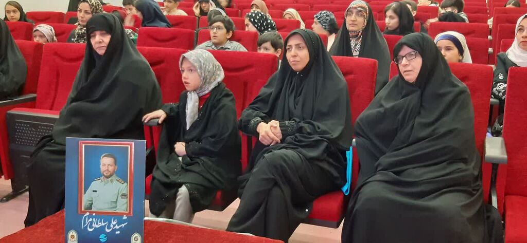 همکاری کانون همدان در برگزاری هفدهمین دوره مسابقات سراسری قرآن کریم «مدهامتان»