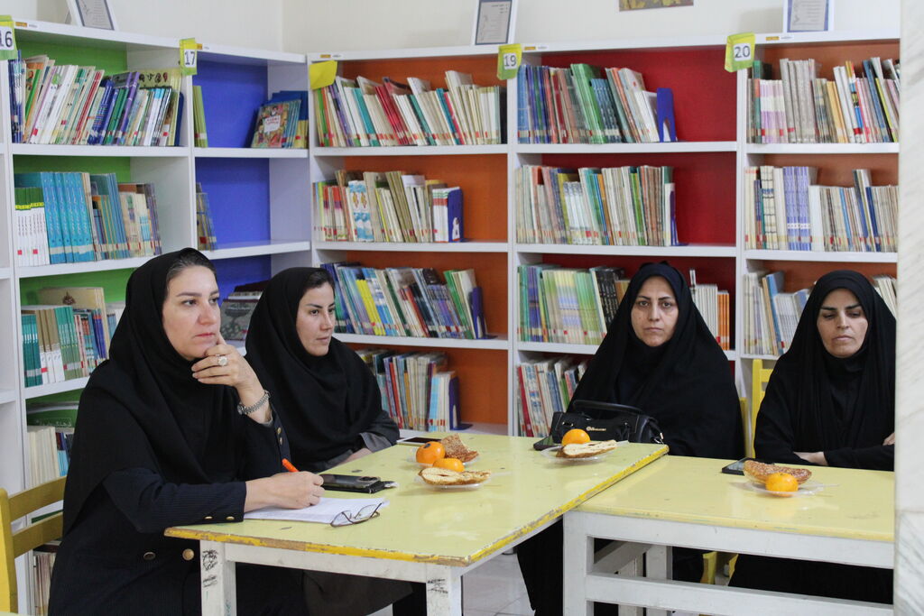 نشست مدیرکل کانون پرورش فکری همدان با مربیان حوزه 2 در مرکز شماره 2 ملایر