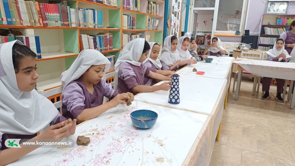 بازدید دانش‌آموزان کامیارانی از مرکز کانون پرورش فکری کودکان و نوجوانان این شهر