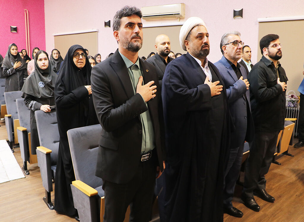 1368306-1 آیینرونمایی از ۶ عنوان کتاب دفاع مقدس در رشت برگزارشد